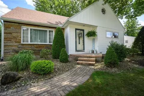 189 36th St SW, Barberton, OH 44203