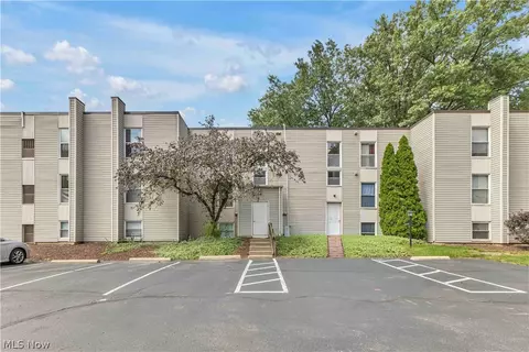 1633 Cedarwood Dr #320, Westlake, OH 44145