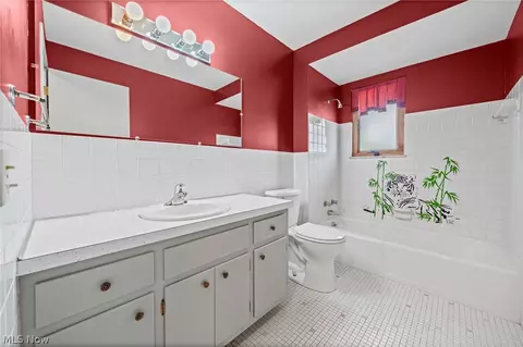 Bath - 6217 Brookside Rd, Independence, OH 44131 photo 2 of 4