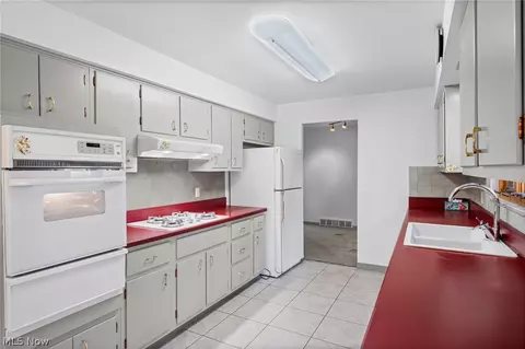 Kitchen - 6217 Brookside Rd, Independence, OH 44131 photo 2 of 4