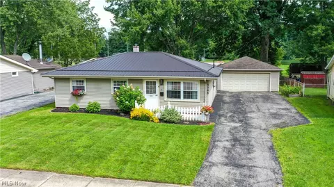 3388 Olian Ave NW, Warren, OH 44485