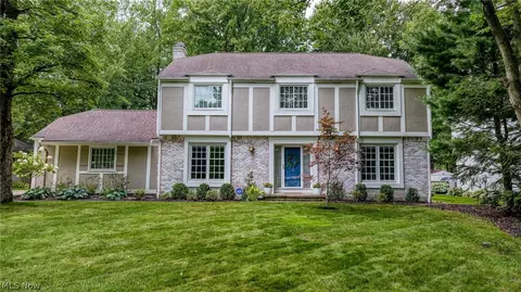 5048 Stansbury Dr, Solon, OH 44139