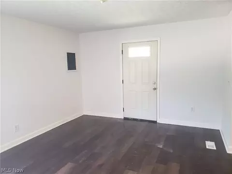 Living - 6110 Antrim Rd, Elyria, OH 44035 photo 2 of 2