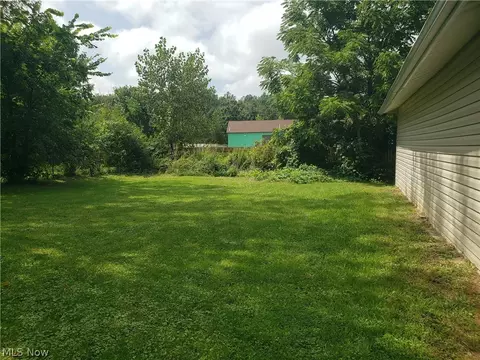 Exterior - 6110 Antrim Rd, Elyria, OH 44035 photo 3 of 3