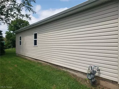 Exterior - 6110 Antrim Rd, Elyria, OH 44035 photo 2 of 3