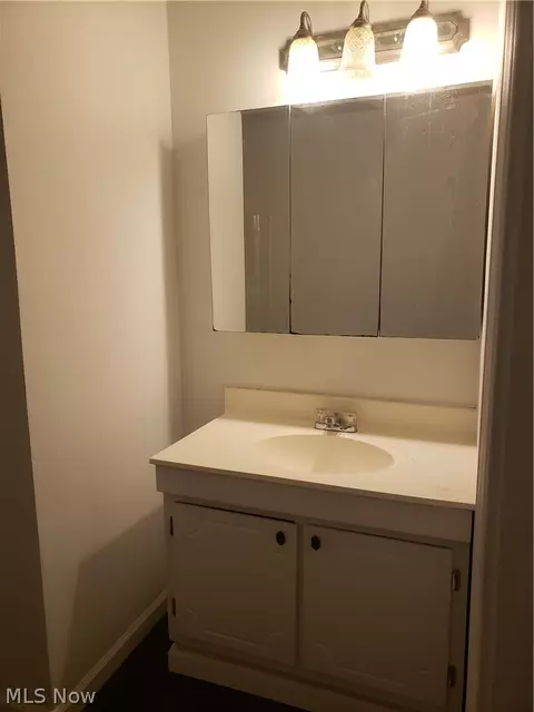 Bath - 6110 Antrim Rd, Elyria, OH 44035 photo 1 of 1