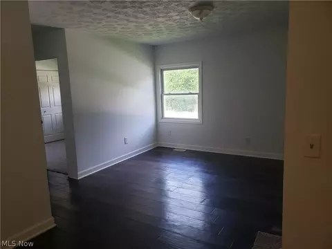 Living - 6110 Antrim Rd, Elyria, OH 44035 photo 1 of 2