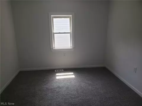 Bedroom - 6110 Antrim Rd, Elyria, OH 44035 photo 2 of 4