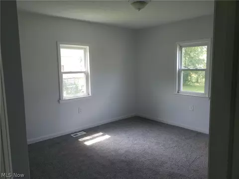 Bedroom - 6110 Antrim Rd, Elyria, OH 44035 photo 3 of 4