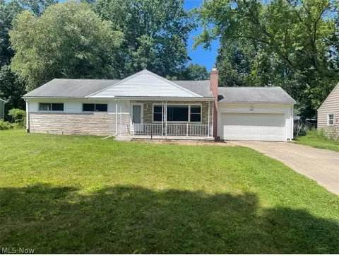 3364 Glen Oaks Dr, Youngstown, OH 44511
