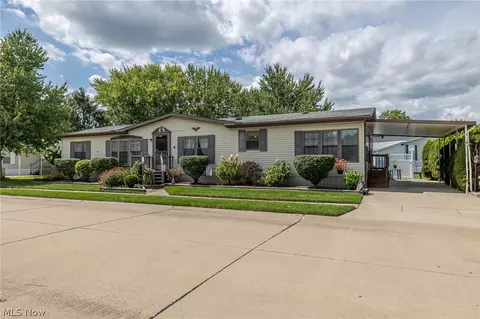 4 Symphony St, Olmsted Twp, OH 44138
