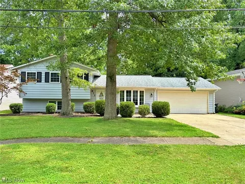 873 W Shore Blvd, Sheffield Lake, OH 44054