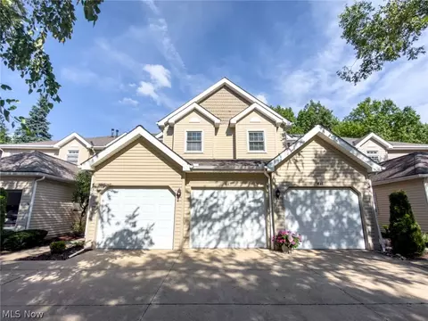 443 Eagle Trce, Mayfield Heights, OH 44124