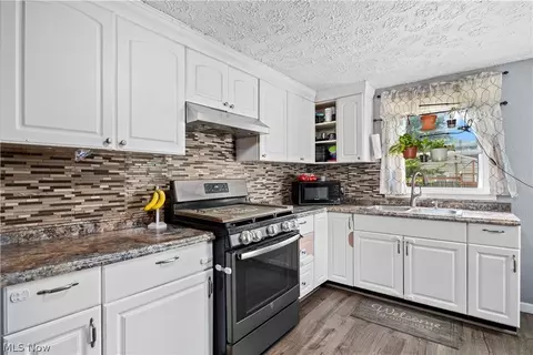 Kitchen - 1674 E 32nd St, Lorain, OH 44055 photo 1 of 1