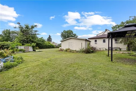Exterior - 1674 E 32nd St, Lorain, OH 44055 photo 3 of 4