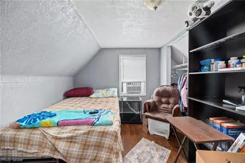 Bedroom - 1674 E 32nd St, Lorain, OH 44055 photo 6 of 6