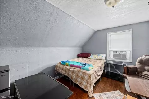 Bedroom - 1674 E 32nd St, Lorain, OH 44055 photo 5 of 6