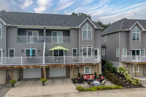 1949 Craig Dr, Lake Milton, OH 44429