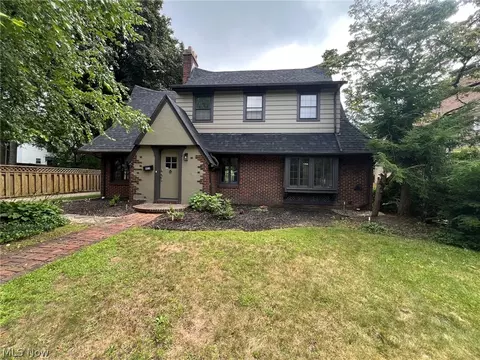 453 Dorchester Rd, Akron, OH 44320