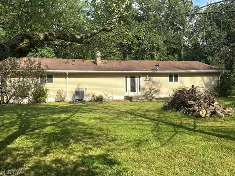 4918 Lakeview Rd, West Farmington, OH 44491