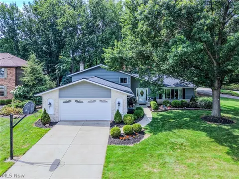 27563 Hemlock Dr, Westlake, OH 44145