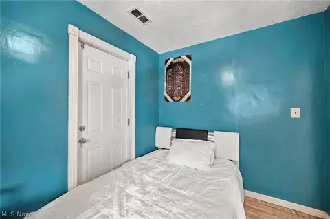 Bedroom - 637 Dewey Ave, Elyria, OH 44035 photo 7 of 7