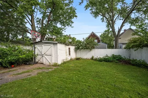 Exterior - 637 Dewey Ave, Elyria, OH 44035 photo 1 of 1