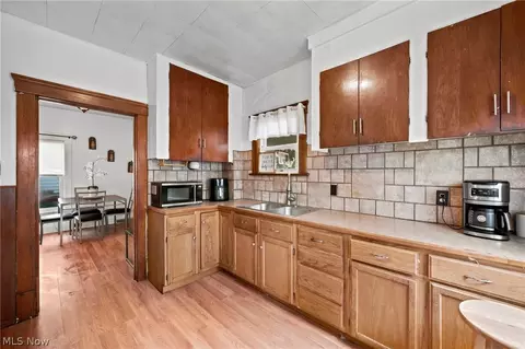 Kitchen - 637 Dewey Ave, Elyria, OH 44035 photo 2 of 2