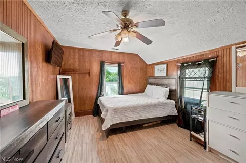 Bedroom - 637 Dewey Ave, Elyria, OH 44035 photo 2 of 7