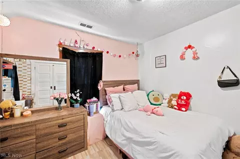 Bedroom - 637 Dewey Ave, Elyria, OH 44035 photo 4 of 7
