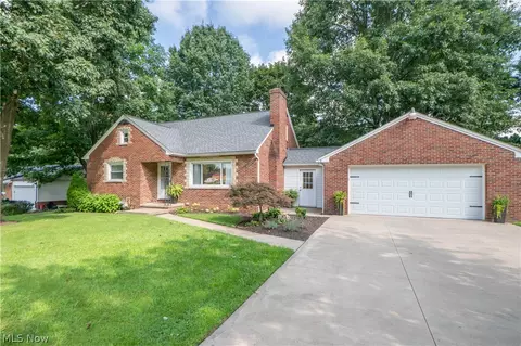1215 Easton St NE, Canton, OH 44721