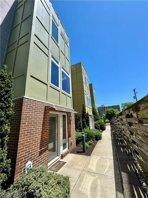7309 Gateway Ct, Cleveland, OH 44102