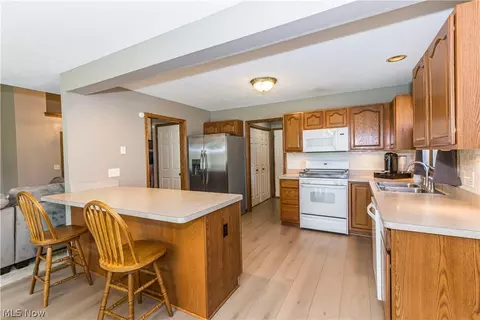 Kitchen - 513 Ohio St, Elyria, OH 44035 photo 5 of 6