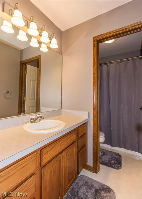Bath - 513 Ohio St, Elyria, OH 44035 photo 3 of 4