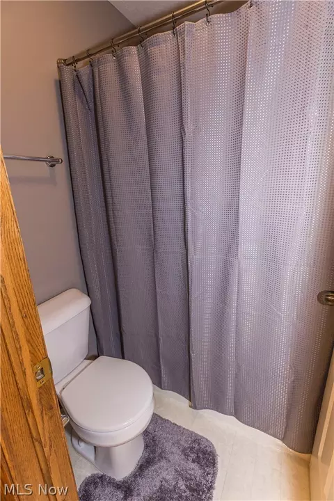 Bath - 513 Ohio St, Elyria, OH 44035 photo 4 of 4