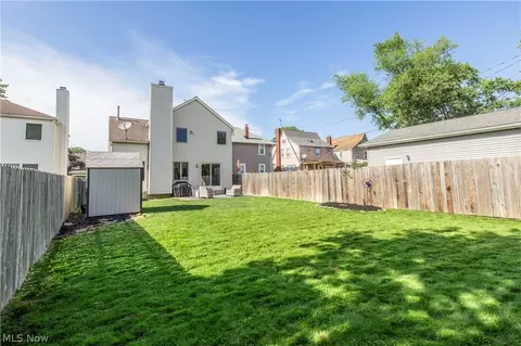 Exterior - 513 Ohio St, Elyria, OH 44035 photo 7 of 10