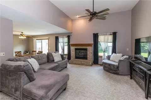Living - 513 Ohio St, Elyria, OH 44035 photo 1 of 3