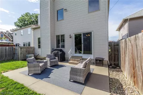 Exterior - 513 Ohio St, Elyria, OH 44035 photo 4 of 10