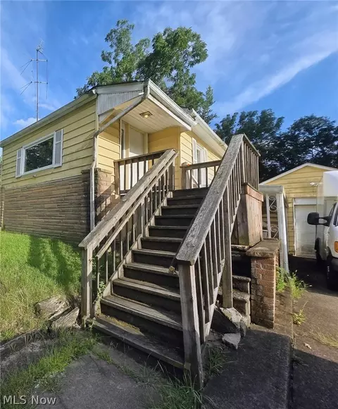 2838 Draper St SE, Warren, OH 44484