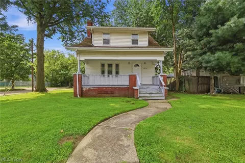 1000 Lovers Ln, Akron, OH 44306
