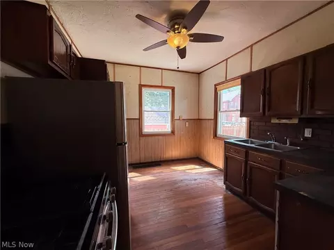Entry Way - 1868 E 34th St, Lorain, OH 44055 photo 1 of 3