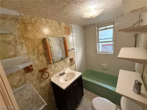 Bath - 1868 E 34th St, Lorain, OH 44055 photo 1 of 1