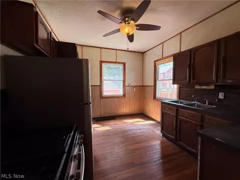 Entry Way - 1868 E 34th St, Lorain, OH 44055 photo 1 of 3