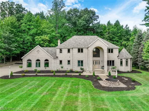 8190 Mount Royal Dr, Concord Twp, OH 44077