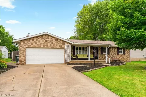 1015 Carnwise St SW, Canton, OH 44706
