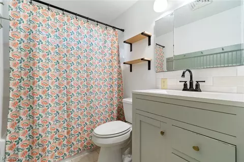 Bath - 975 Colony Dr, Aurora, OH 44202 photo 1 of 2