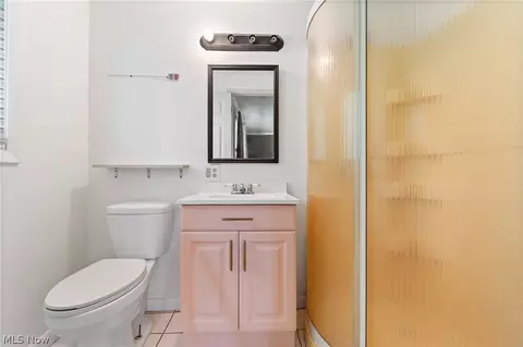 Bath - 975 Colony Dr, Aurora, OH 44202 photo 2 of 2