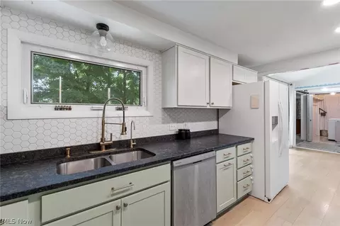 Kitchen - 975 Colony Dr, Aurora, OH 44202 photo 1 of 7