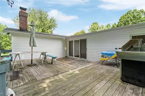 Exterior - 975 Colony Dr, Aurora, OH 44202 photo 2 of 5