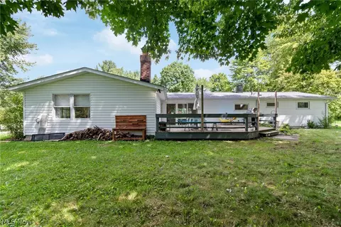 Exterior - 975 Colony Dr, Aurora, OH 44202 photo 4 of 5